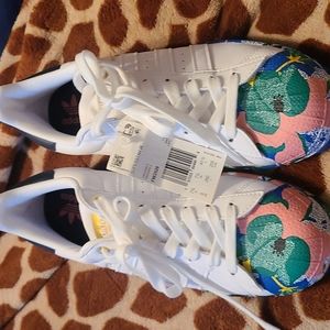 Adidas Shoes Size 9 women multicolor